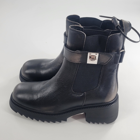 Steve Madden Gates Bootie in Black Distressed Size 9 New - Picture 1 of 7